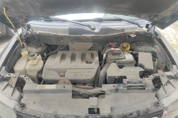 Used Jeep Compass 2015 2.0L two-wheel drive sport version Engine Bay
