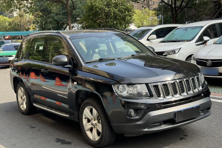 Used Jeep Compass 2015 2.0L two-wheel drive sport version Exterior 2