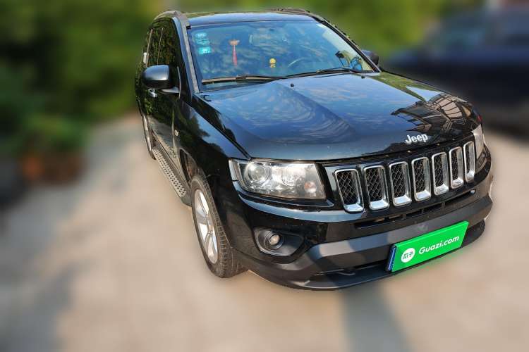 Used Jeep Compass 2015 2.0L two-wheel drive sport version Exterior 2