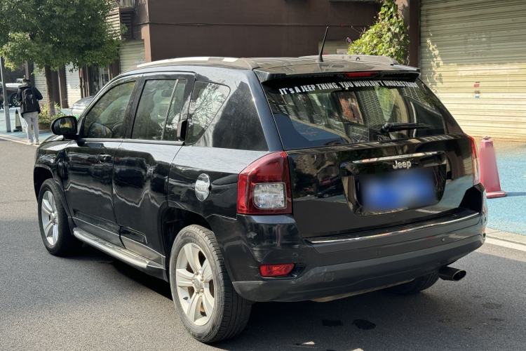 Used Jeep Compass 2015 2.0L two-wheel drive sport version Exterior 3
