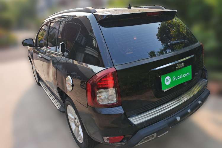 Used Jeep Compass 2015 2.0L two-wheel drive sport version Exterior 3