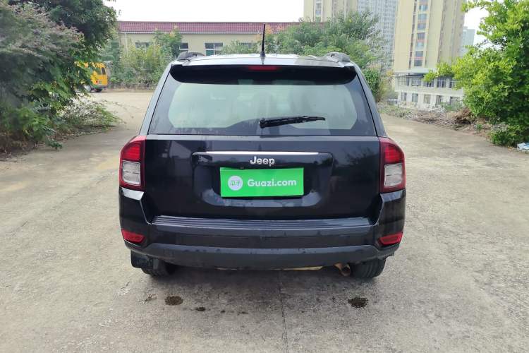Used Jeep Compass 2015 2.0L two-wheel drive sport version Exterior 4