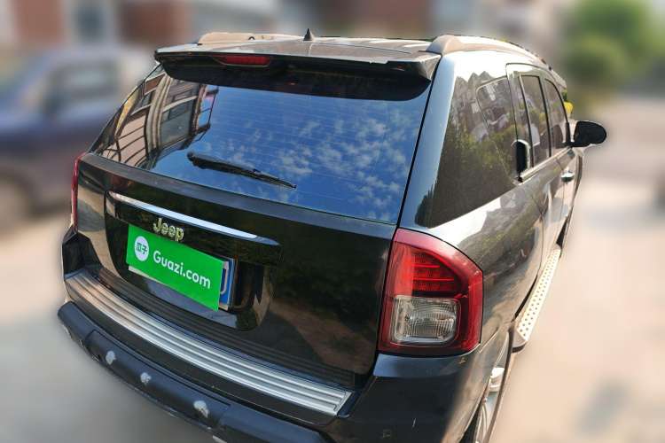 Used Jeep Compass 2015 2.0L two-wheel drive sport version Exterior 5