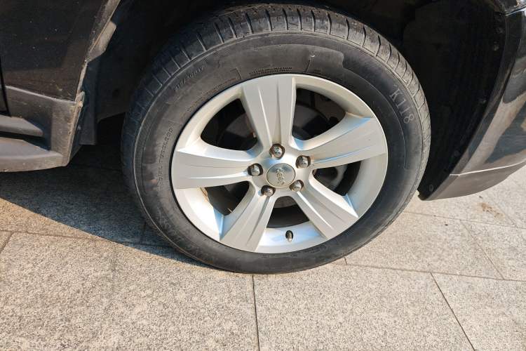 Used Jeep Compass 2015 2.0L two-wheel drive sport version Exterior 7