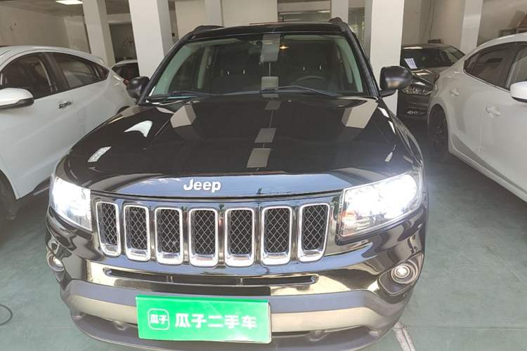 Used Jeep Compass 2015 2.0L two-wheel drive sport version Front