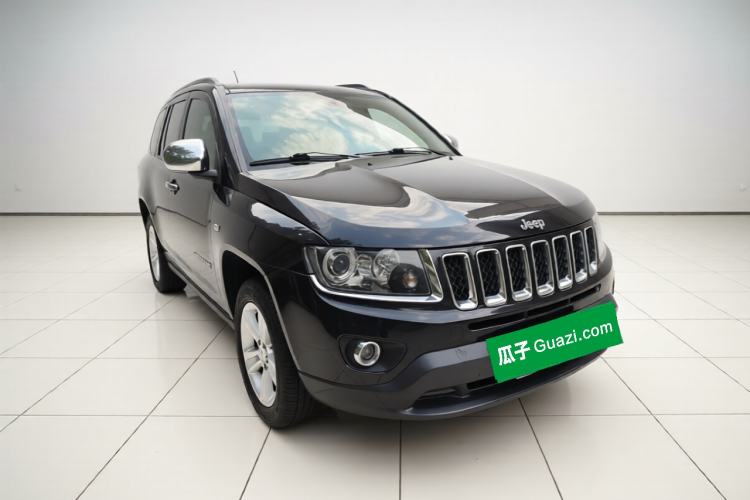 Used Jeep Compass 2015 2.0L two-wheel drive sport version Front Right 45 Deg