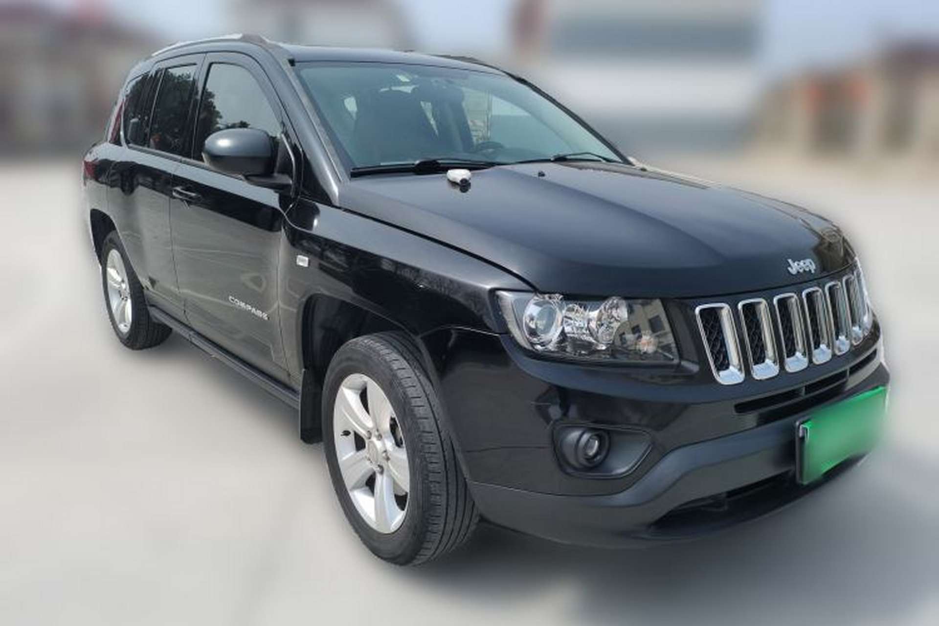 Used Jeep Compass 2015 2.0L two-wheel drive sport version Front Right 45 Deg