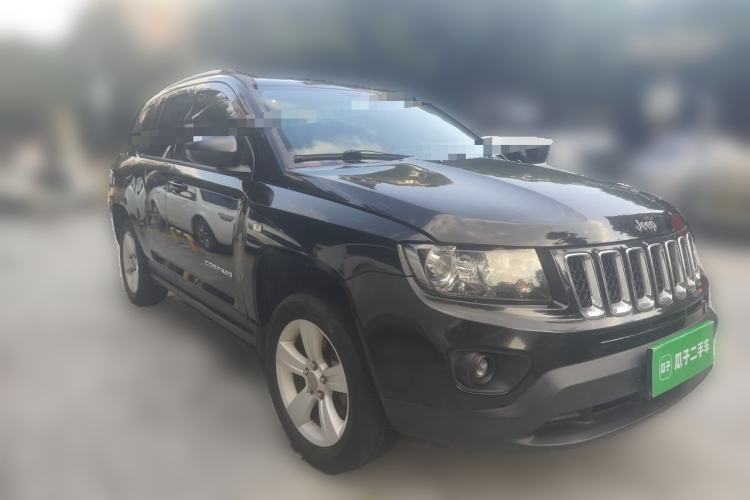 Used Jeep Compass 2015 2.0L two-wheel drive sport version Front Right 45 Deg
