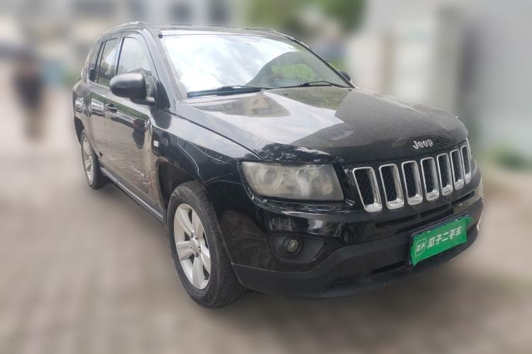 Used Jeep Compass 2015 2.0L two-wheel drive sport version Front Right 45 Deg