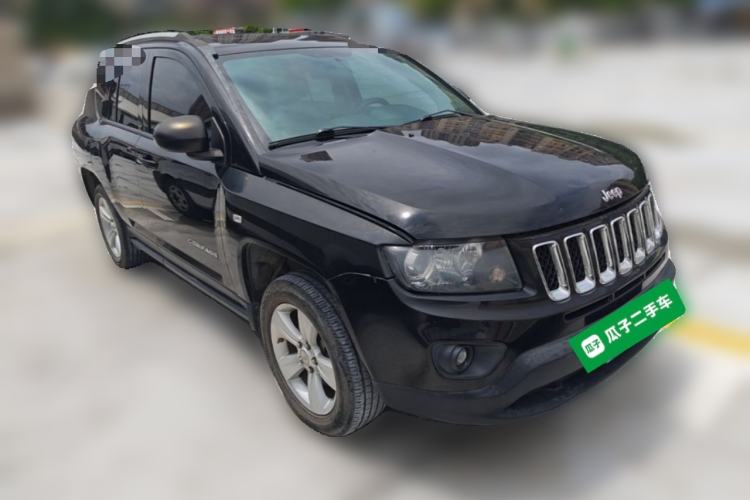 Used Jeep Compass 2015 2.0L two-wheel drive sport version Front Right 45 Deg