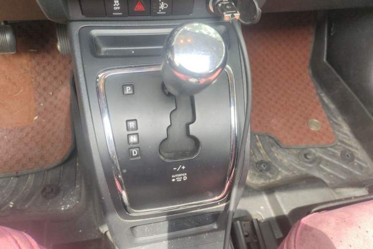 Used Jeep Compass 2015 2.0L two-wheel drive sport version Gear Lever
