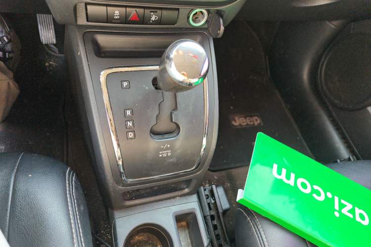 Used Jeep Compass 2015 2.0L two-wheel drive sport version Gear Lever
