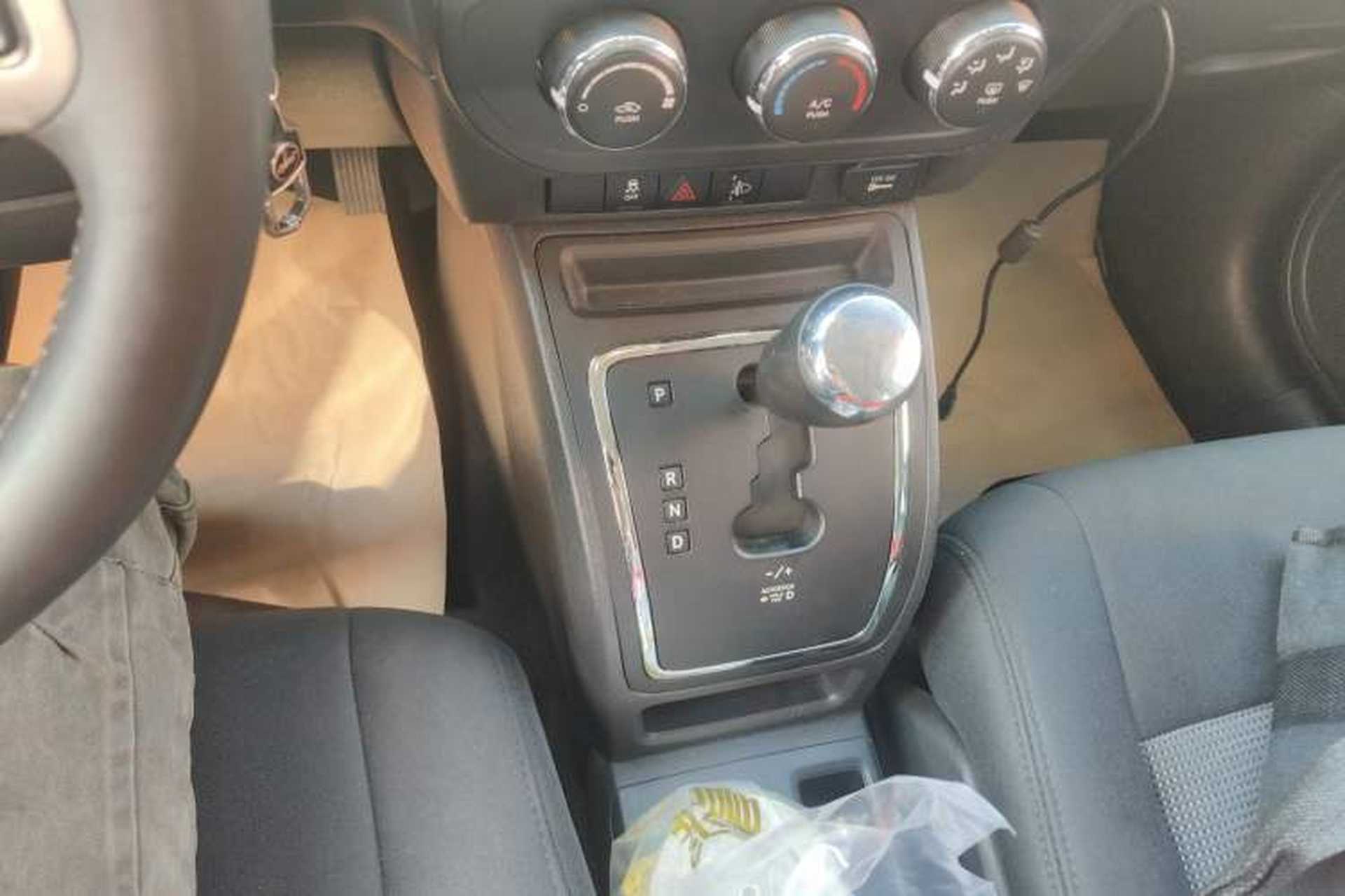 Used Jeep Compass 2015 2.0L two-wheel drive sport version Gear Lever