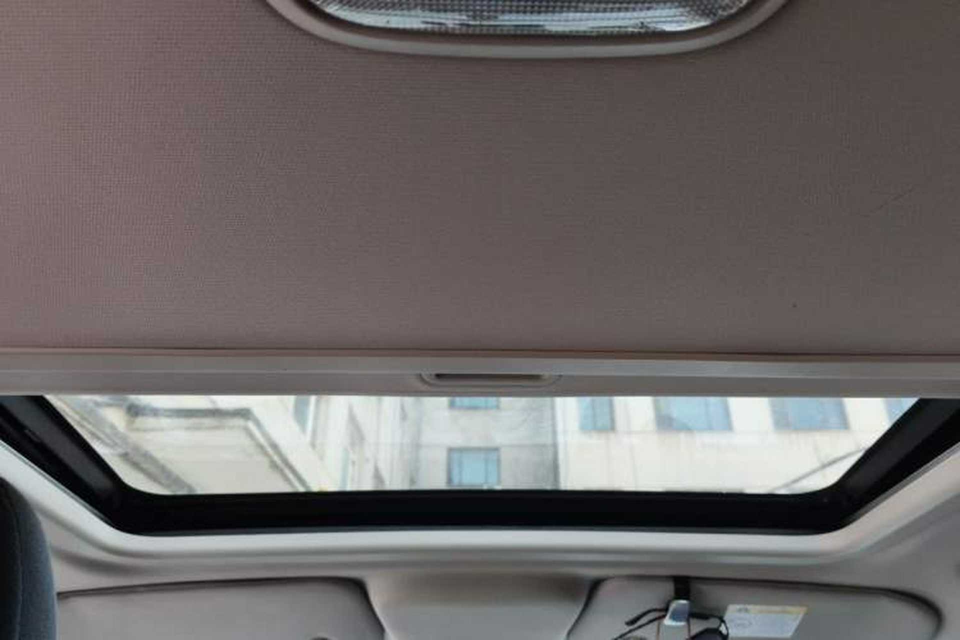 Used Jeep Compass 2015 2.0L two-wheel drive sport version Headliner