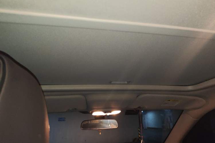 Used Jeep Compass 2015 2.0L two-wheel drive sport version Headliner