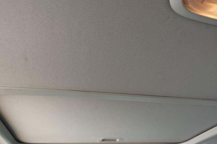 Used Jeep Compass 2015 2.0L two-wheel drive sport version Headliner