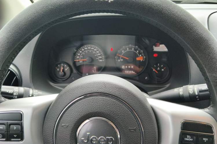Used Jeep Compass 2015 2.0L two-wheel drive sport version Instrument Cluster