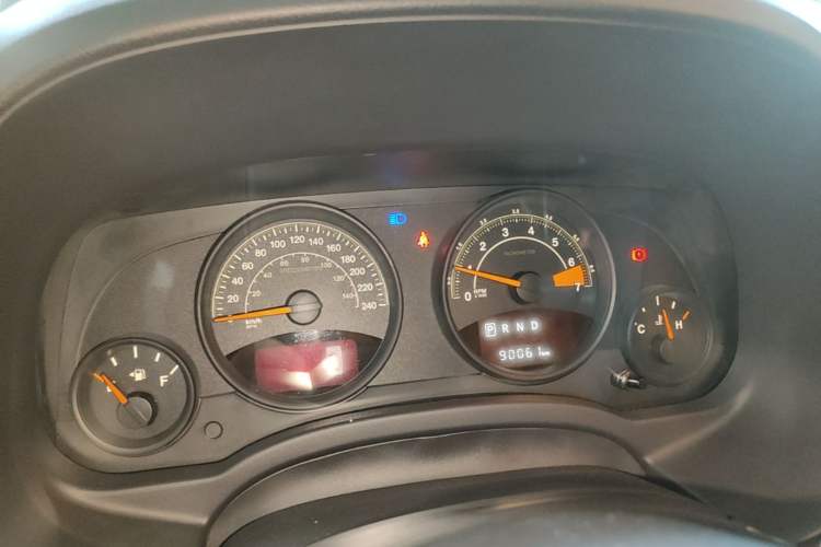 Used Jeep Compass 2015 2.0L two-wheel drive sport version Instrument Cluster