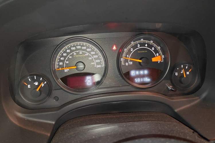 Used Jeep Compass 2015 2.0L two-wheel drive sport version Instrument Cluster