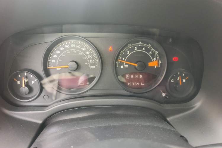 Used Jeep Compass 2015 2.0L two-wheel drive sport version Instrument Cluster