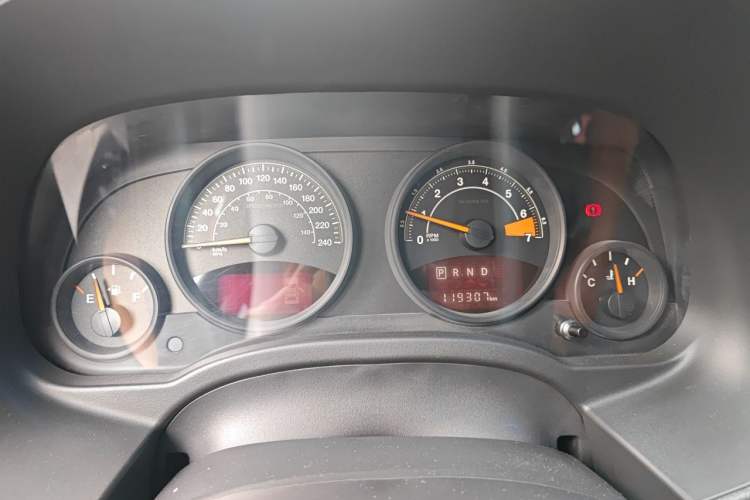 Used Jeep Compass 2015 2.0L two-wheel drive sport version Instrument Cluster