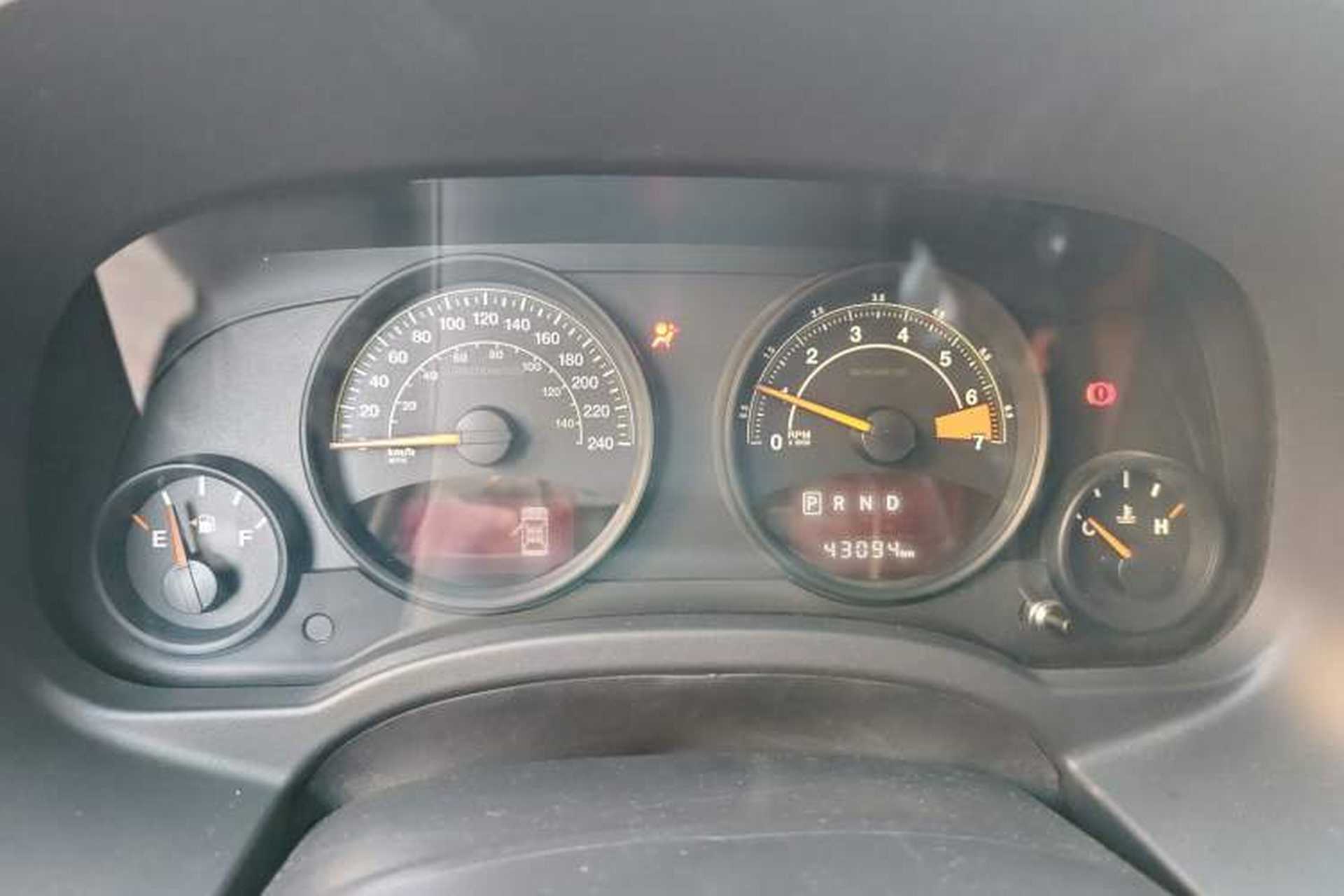 Used Jeep Compass 2015 2.0L two-wheel drive sport version Instrument Cluster