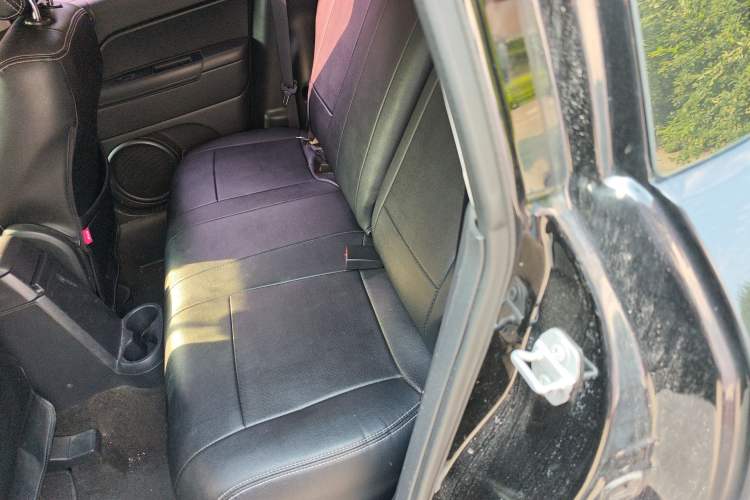 Used Jeep Compass 2015 2.0L two-wheel drive sport version Interior 4