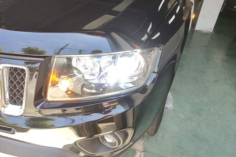 Used Jeep Compass 2015 2.0L two-wheel drive sport version Left Front Headlight