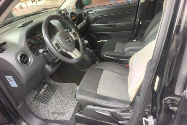 Used Jeep Compass 2015 2.0L two-wheel drive sport version Left Front Seat