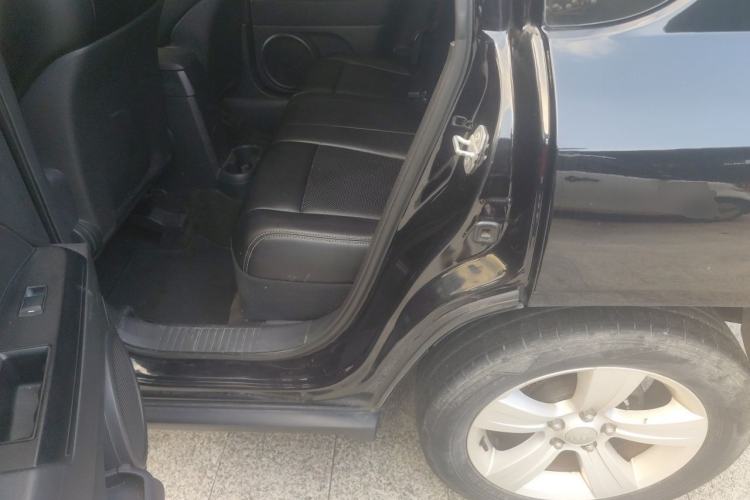 Used Jeep Compass 2015 2.0L two-wheel drive sport version Left Rear Seat