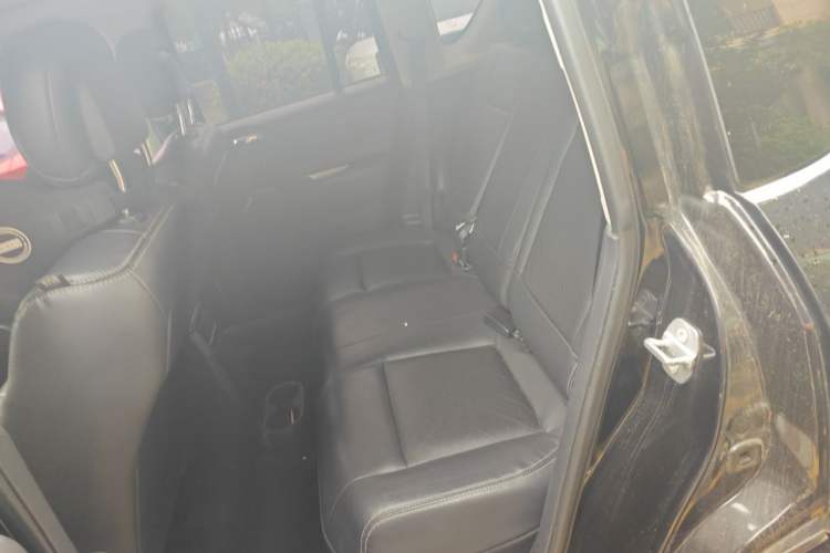 Used Jeep Compass 2015 2.0L Two-Wheel Drive Luxury Edition Left Rear Seat