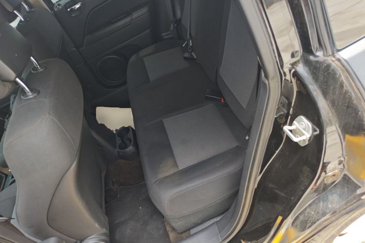 Used Jeep Compass 2015 2.0L two-wheel drive sport version Left Rear Seat