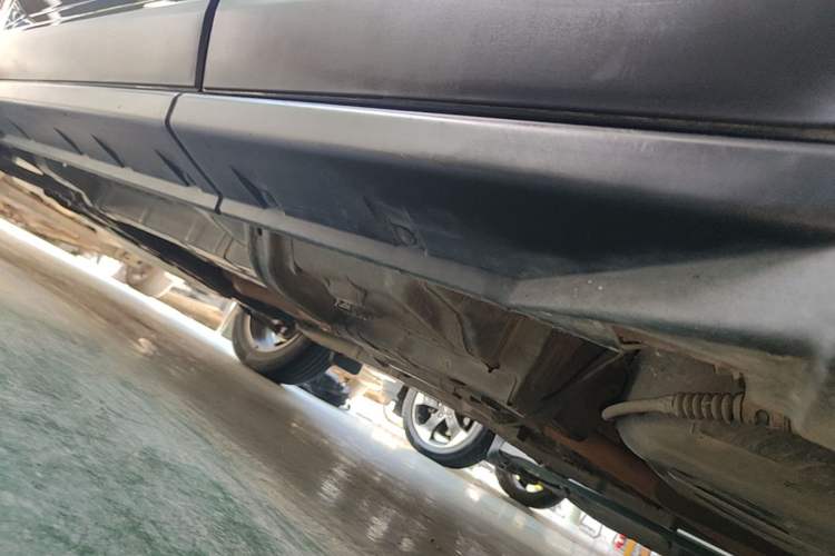 Used Jeep Compass 2015 2.0L two-wheel drive sport version Left Side Sill