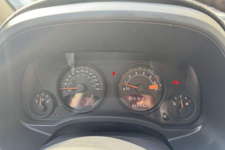 Used Jeep Compass 2015 2.0L two-wheel drive sport version Odometer Close Up