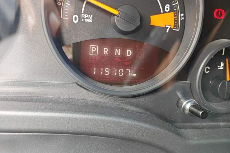Used Jeep Compass 2015 2.0L two-wheel drive sport version Odometer Close Up