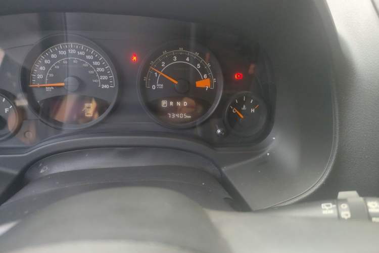 Used Jeep Compass 2015 2.0L two-wheel drive sport version Odometer Close Up
