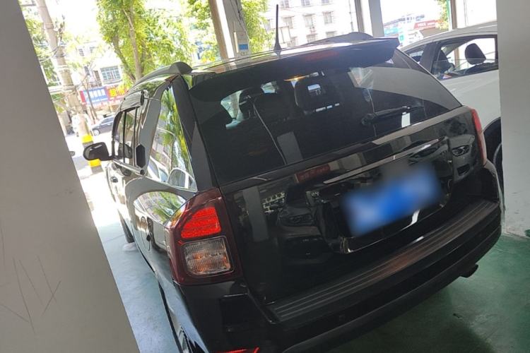 Used Jeep Compass 2015 2.0L two-wheel drive sport version Rear Left 45 Deg