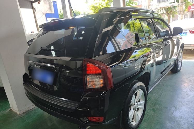 Used Jeep Compass 2015 2.0L two-wheel drive sport version Rear Right 45 Deg