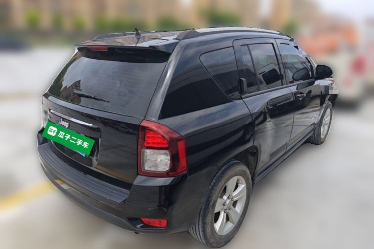Used Jeep Compass 2015 2.0L two-wheel drive sport version Rear Right 45 Deg