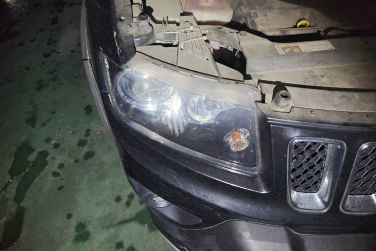 Used Jeep Compass 2015 2.0L two-wheel drive sport version Right Front Headlight