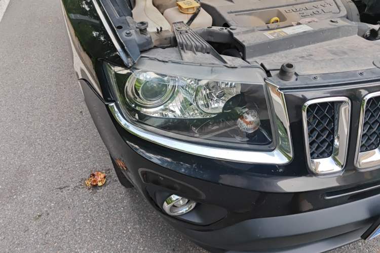 Used Jeep Compass 2015 2.0L two-wheel drive sport version Right Front Headlight