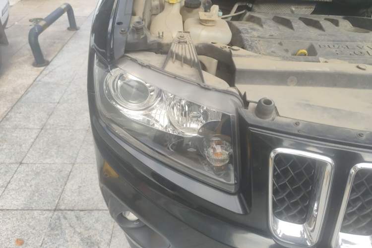 Used Jeep Compass 2015 2.0L two-wheel drive sport version Right Front Headlight