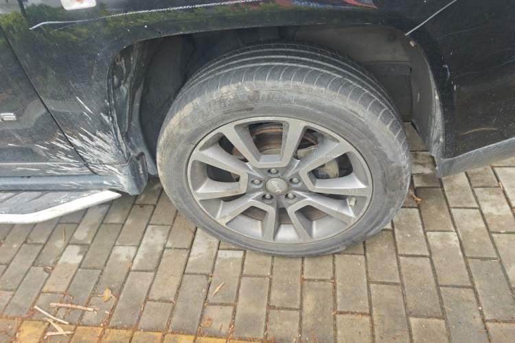 Used Jeep Compass 2015 2.0L Two-Wheel Drive Luxury Edition Right Front Wheel Hub