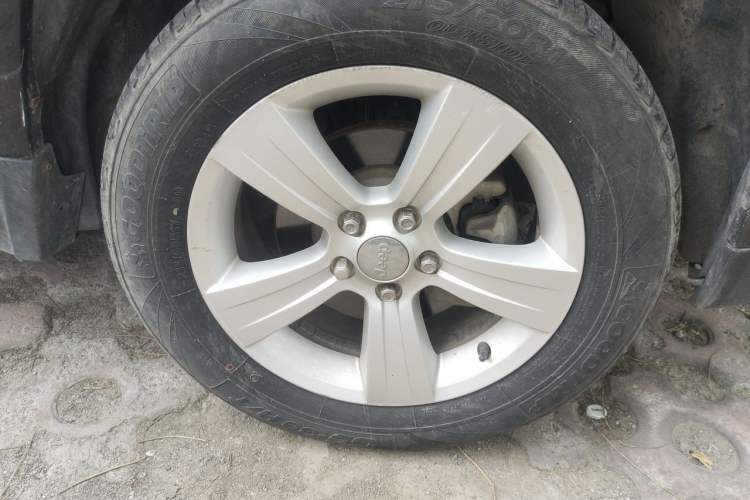 Used Jeep Compass 2015 2.0L two-wheel drive sport version Right Front Wheel Hub