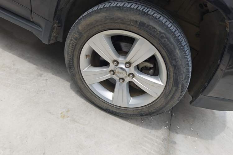 Used Jeep Compass 2015 2.0L two-wheel drive sport version Right Front Wheel Hub