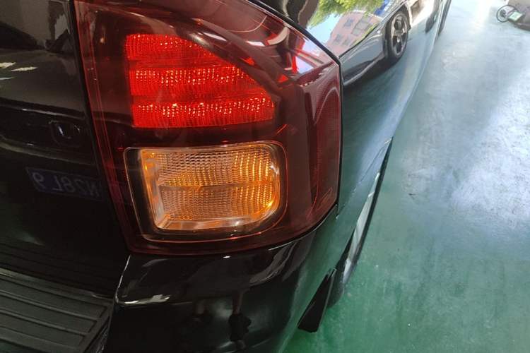 Used Jeep Compass 2015 2.0L two-wheel drive sport version Right Rear Taillight