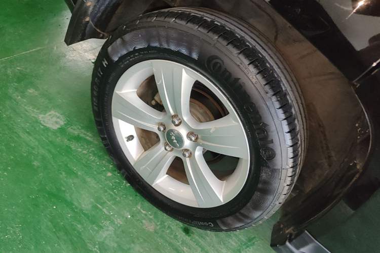 Used Jeep Compass 2015 2.0L two-wheel drive sport version Right Rear Wheel Hub