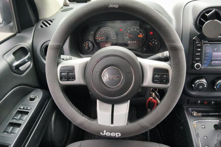 Used Jeep Compass 2015 2.0L two-wheel drive sport version Steering Wheel
