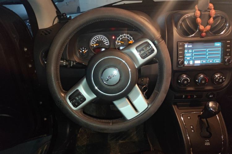 Used Jeep Compass 2015 2.0L two-wheel drive sport version Steering Wheel