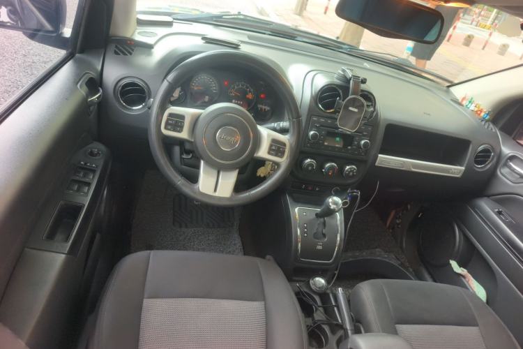 Used Jeep Compass 2015 2.0L two-wheel drive sport version Steering Wheel